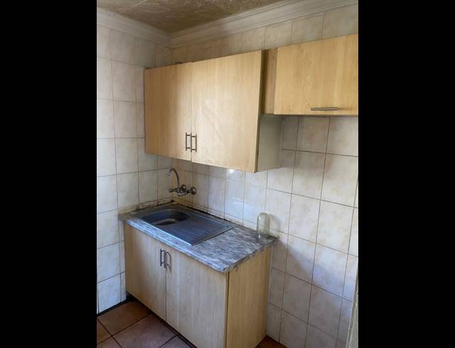 4 BEDROOM HOUSE FOR SALE IN PROTEA NORTH